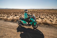 Ο Σαρακάκης πήρε την Peugeot Motorcycles (vid)