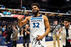 Επέστρεψαν Τάουνς και Μοράντ νίκησαν Τίμπεργουλβς και Γκρίζλις (vids)