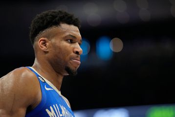 Αντετοκούνμπο: «Πριν από το παιχνίδι είπα στον Τζρου ότι θα βάλει 50 πόντους»