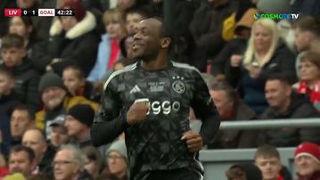 Ο Μουσάκμπα μετά από ωραία συνεργασία έκανε το 2-0 για τους «θρύλους» του Άγιαξ