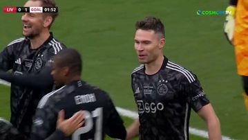 Άνοιξαν το σκορ οι θρύλοι του Άγιαξ κόντρα τους αντίστοιχους της Λίβερπουλ με τον Μποερίκτερ