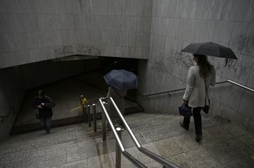 Καιρός: Μετά την παρέλαση αλλάζουν τα πάντα - Τι φέρνουν τα διαδοχικά βαρομετρικά