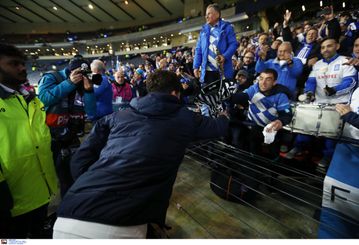 Ο Καρέτσας πήγε σε Έλληνα οπαδό με φανέλα του ΠΑΟΚ (pics)