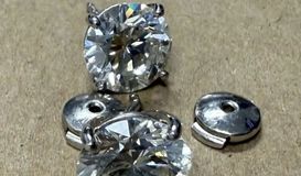 Ορλάντο: Κλέφτης κατάπιε διαμαντένια σκουλαρίκια αξίας 769.500 δολαρίων λίγο πριν τον συλλάβουν