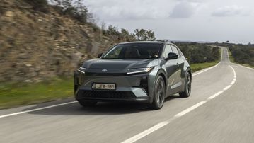 Toyota: Πάτησε Ελλάδα το νέο C-HR+ - Πόσο κοστίζει