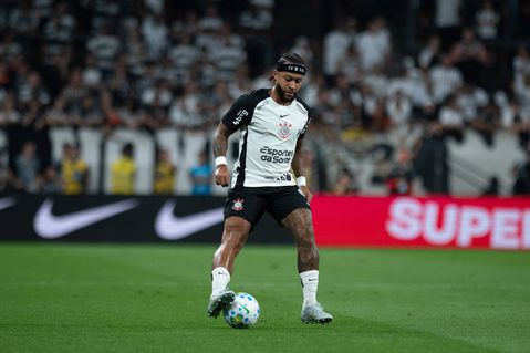 Απολογήθηκε ο Ντεπάι - Αυτός είναι ο λόγος που κοιτούσε το κινητό του στον πάγκο (vid)