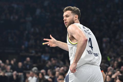 Σε προχωρημένες συζητήσεις για νέο συμβόλαιο η Φενέρμπαχτσε με τον Νικολό Μέλι