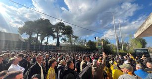 Χαμός από τον κόσμο της ΑΕΚ στο ξενοδοχείο της αποστολής λίγο πριν το ντέρμπι με Ολυμπιακό!