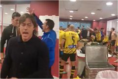 Χαμός στα αποδυτήρια του «Καραϊσκάκης» από τους παίκτες της ΑΕΚ - Ξέσπασε ο Αλμέιδα (vid)