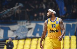 Από το Περιστέρι στην Κίνα ο Ντένμον