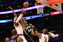 Οι Λέικερς κατέστρεψαν το show του Τζα Μοράντ και πήραν το προβάδισμα έναντι των Γκρίζλις (vids)