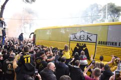 Xαλασμός από τους οπαδούς της ΑΕΚ στο ξενοδοχείο της αποστολής - Με πάνω από 500 μηχανάκια η συνοδεία στο πούλμαν (vids)