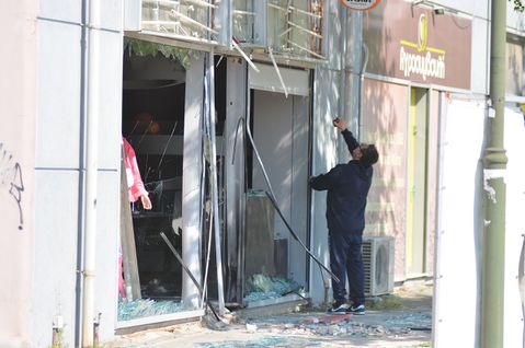 Επίθεση τρομοκρατίας στη Λάρισα - Ανατίναξαν το μαγαζί του υπεύθυνου διαιτησίας της ΕΟΚ