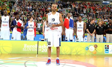 Οι Γάλλοι αποσύρουν τη φανέλα με το Νο 9 προς τιμή του Τόνι Πάρκερ