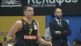 Περιστέρι - ΑΕΚ: Δίνει πνοή στην Ένωση με συνεχόμενα τρίποντα ο Φλιώνης