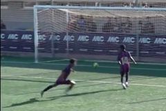 Ο γιος του Πάτρικ Κλάιφερτ πέτυχε το πιο... unfair play γκολ και το πανηγύρισε (vid)