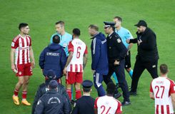 Ποιες είναι οι ποινές για χτύπημα στον διαιτητή - Με ποια τιμωρία κινδυνεύει ο Ολυμπιακός