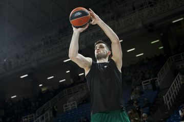 Ο Παπαπέτρου έμεινε παραπάνω ώρα στο ΟΑΚΑ για επιπλέον δουλειά (vid)