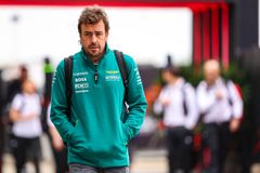 Ο Αλόνσο παραδέχθηκε ότι είχε συνομιλίες με άλλες ομάδες πριν ανανεώσει με την Aston Martin