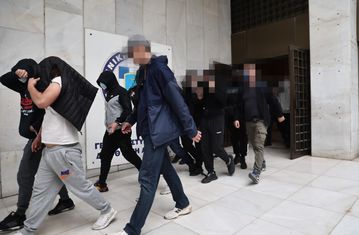 Ποινική δίωξη για 28 αδικήματα - Κατηγορίες για ανθρωποκτονία και εγκληματική οργάνωση