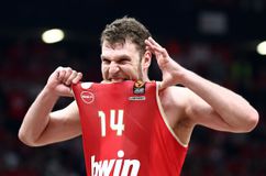 Μήνυμα του κόσμου του Ολυμπιακού για τον Βεζένκοφ: «MVP, MVP!» (vid)