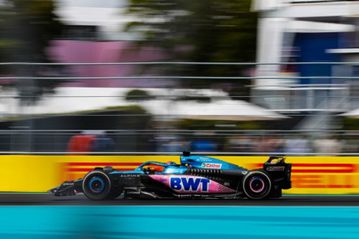 Σφίγγουν τα λουριά στην Alpine