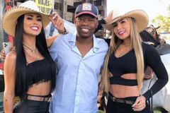 Ο λατρεμένος ήρωας της Νιούκαστλ που μεθούσε στο λεωφορείο της ομάδας, έφερνε όπλο στην προπόνηση και αντιμετώπιζε αιμοδιψείς βαρόνους ναρκωτικών