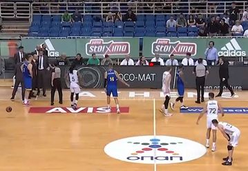 Τρομερή ένταση Σπανούλη και Σερέλη – Μπήκαν στη μέση οι διαιτητές και αποφεύχθησαν τα χειρότερα (vid)