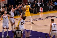 Η τάπα που δέχτηκε ο ΛεΜπρόν από τον Γκόρντον είναι (ή δεν είναι) η τελευταία φάση της καριέρας του (vid)