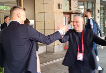 Ξεκαρδιστικός Σάρας όταν είδε τον Κοντό: «Έλα ρε μαλ@@@» (vid)