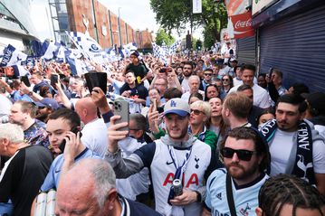 Η παρέλαση της Τότεναμ για την κατάκτηση του Europa League