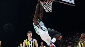 Παναθηναϊκός: Ο Λεσόρ μπήκε, έριξε μπλοκ και κάρφωσε στον ημιτελικό! (vid)