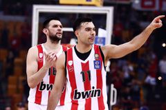 Παρατείνεται η αγωνία για Σλούκα και Παπανικολάου στον Ολυμπιακό