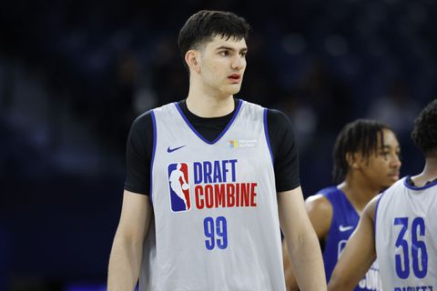 Οι Ουίζαρντς επέλεξαν τον Βούκσεβιτς στο NBA Draft