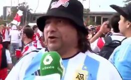 Έβαλε φωτιά στο αυτοκίνητό του για να πάρει την ασφάλεια και να στηρίξει τη Ρίβερ Πλέιτ (vid)