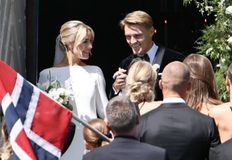 Το γαμήλιο γλέντι του Έντεγκααρντ κατέληξε σε χάος με φωτογράφο να σέρνεται από άνδρες της ασφαλείας