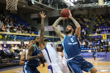 Σε ανοιχτή γραμμή με τον Άλεξ Πέρες η ΑΕΚ για τη θέση του πλέι μέικερ