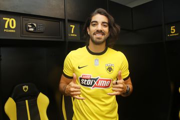 Με Πισάρο η ΑΕΚ στον Βόλο για το αποψινό φιλικό