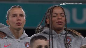 Δακρυσμένες στην πρεμιέρα τους | Πολύ συγκινητικές στιγμές στην ανάκρουση του Εθνικού ύμνου της Πορτογαλίας