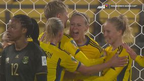 ΟΛΟΚΛΗΡΩΣΕ ΤΗΝ ΑΝΑΤΡΟΠΗ ΣΤΟ 90' | Η Ίλεστεντ τις νίκησε όλες στον αέρα και έκανε το 2-1 για τη Σουηδία