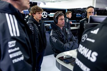 Ο Βολφ υπόσχεται να προστατεύσει τον Αντονέλι από τα ιταλικά ΜΜΕ