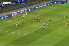 Ο VAR γλύτωσε τον Τσβάιερ από πέναλτι σκάνδαλο κατά του Παναθηναϊκού