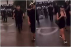 Διαρροή βίντεο στα social media με βιαιοπραγία αστυνομικού σε πολίτη έξω από την Τούμπα πριν από το ματς με τη Σάμροκ