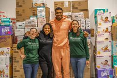 Στο Μιλγουόκι ο Αντετοκούνμπο έχει διπλή αποστολή: Την κατάκτηση του πρωταθλήματος και την προσφορά στην κοινότητα (vid)