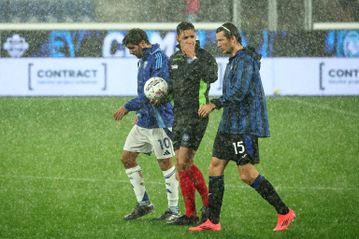 Άνοιξαν οι ουρανοί κι αναβλήθηκε το ματς Αταλάντα – Κόμο (vid)