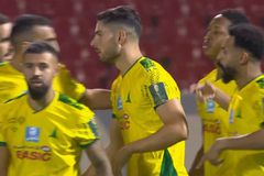 Ο Μασούρας άνοιξε λογαριασμό με τη φανέλα της Αλ Καλίτζ (vid)