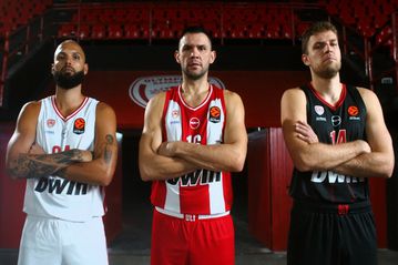 Ολυμπιακός 2025-26: Αυτή είναι η νέα φανέλα με το «Arrena» δίπλα στο σήμα (vid)