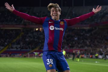 Ο 17χρονος Γκίου της Μπαρτσελόνα έζησε το όνειρο κάθε παιδιού που παίζει ποδόσφαιρο (vids)