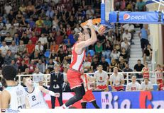 «Πλησιάζει» σε... ερυθρόλευκη κορυφή ο Μιλουτίνοφ