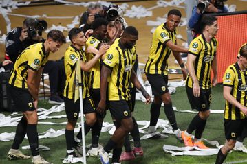 Ο Ελίασον με πλασέ μέσα από την περιοχή έκανε το 3-0 για την ΑΕΚ κόντρα στην Αμπερντίν